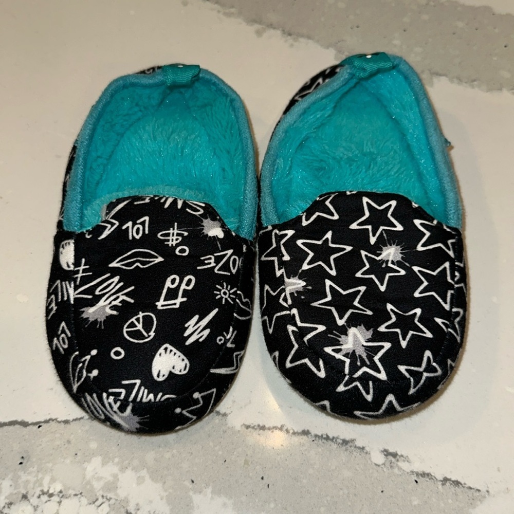 EUC CHOOZE Kids slippers size 11/12